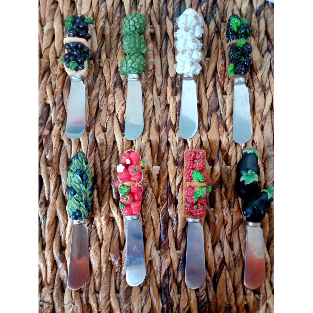 Boston Warehouse Mediterranean Spreader Set of (4) and Berry Baskets‎ (4) 4.5"